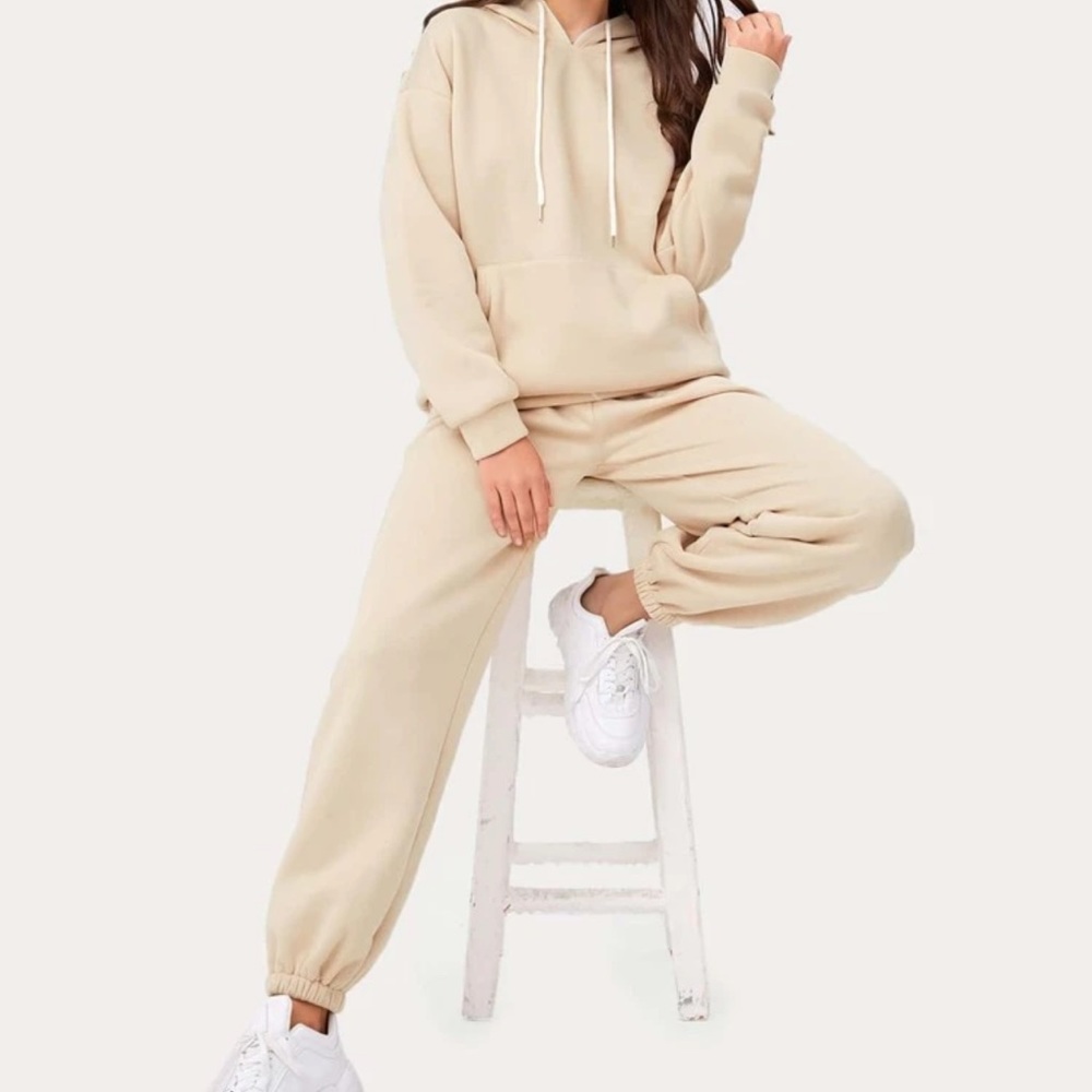 Drawstring hoodie and sweat pants suit